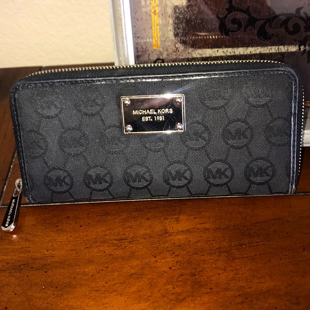 Michael Kors jet set  wallet with leather trim EUC